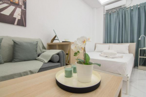 Modern And Bright Apartment In Gkyzi
